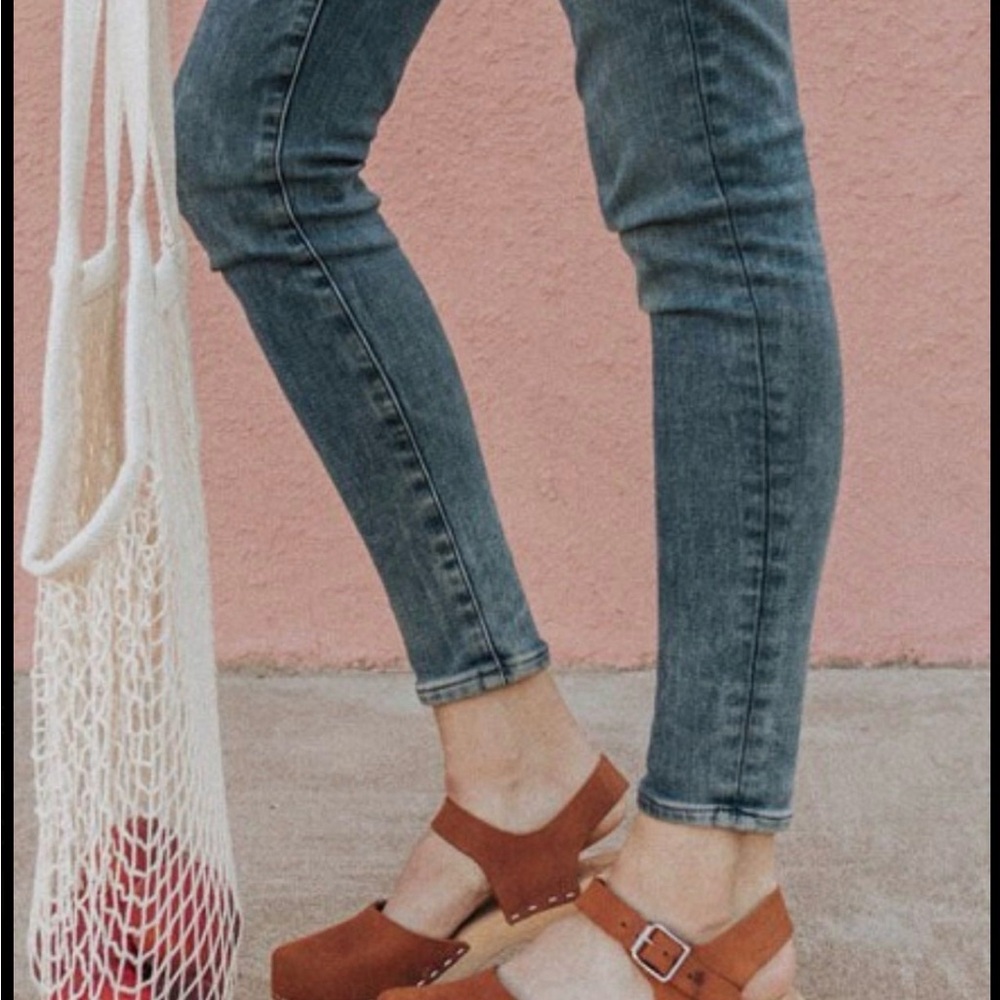 Stylish Tan Leather Mules/Clogs for Women- Handmade, NWOT - great condition!